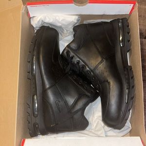 BRAND NEW NEVER WORN NIKE BOOTS!!